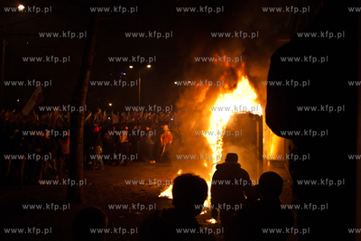 Warszawski "Marsz Niepodległosci" organizowany przez...