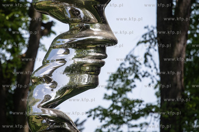 Sopot. Park Północny. Wystawa rzeźb Tony'ego Cragga...