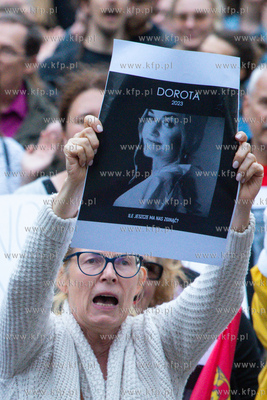 Gdańsk, okolice Dworu Artusa. Ani Jednej Więcej!...