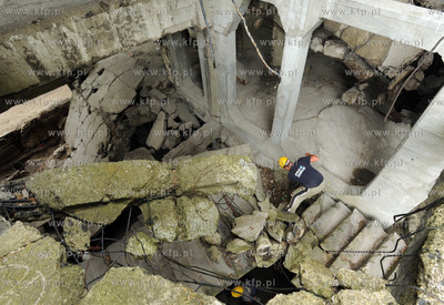 Westerplatte. Prace remontowe na terenie dawnych koszar...