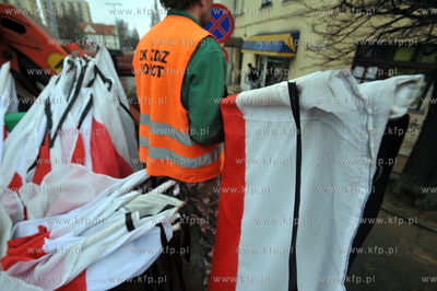 Zaloba narodowa po katastrofie prezydenckiego samolotu...