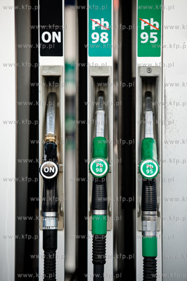 Gdansk. Wrzeszcz. Samoobsllugowa stacja paliw Neste...