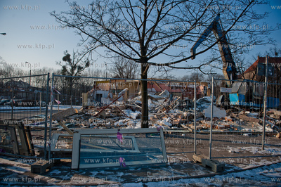 Gdansk. Rozbiorka budynku przy Targu Rakowym w ktorym...