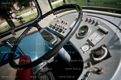 Gdynia. Udostepniony do ogladania, zabytkowy trolejbus...