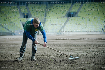 Gdansk. Stadion PGE Arena. Wymiana murawy przed meczem...