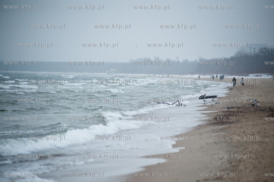 Nieprzyjemna, niezachecajaca do spacerow, zimowa pogoda...