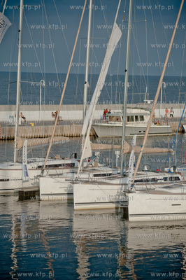 Wakacyjne popoludnie na molo w Sopocie.
Nz jachty...