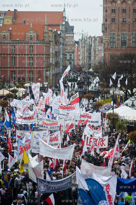 Gdansk. Dlugi Targ. Manifestacja niezadowolonia, zorganizowana...