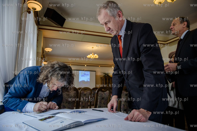 Restauracja Gryf w Zukowie. Promocja albumu Zukowo.
Nz...