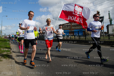 Zawodnicy na trasie I PZU Gdansk Maraton.
17.05.2015
fot....