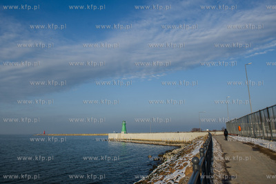 Gdańsk.  Falochron Zachodni w Nowym Porcie.
16.02.2017
fot....