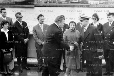 Szczecin. Podniesienie bandery na drobnicowcu ms K....