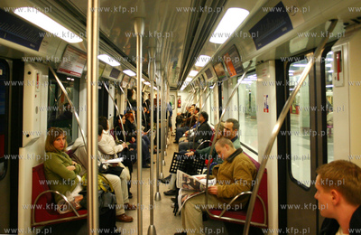 Warszawskie metro. 
27.05.2006  
fot. Andrzej J....