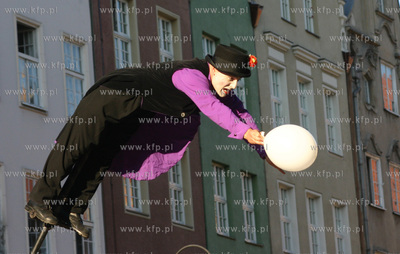 X Miedzynarodowy Festiwal Teatrow Plenerowych i Ulicznych...