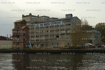 W usteckim porcie pojawily sie napisy krytykujace wladze...