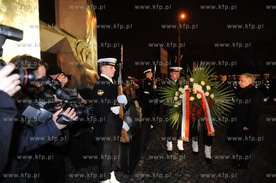 Pomnik Ofiar Grudnia 1970, Gdynia Stocznia. Obchody...