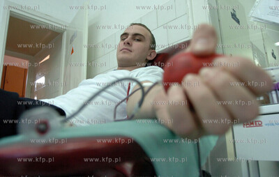 Kilkudziesieciu marynarzy, z usteckiego CSMW, oddalo...