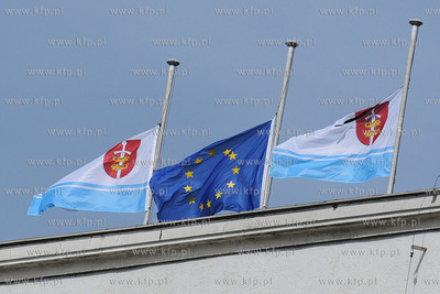 Na znak zaloby w po tragicznej smierci czterech lotnikow...