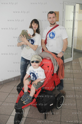 Michal i Weronika Milowiczowie (na zdjeciu z dziecmi...