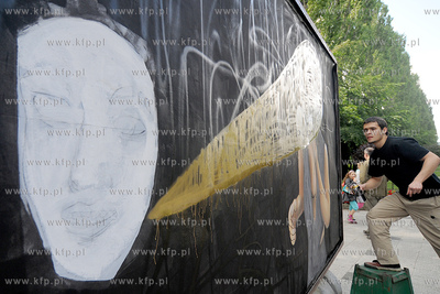 Lato zaczyna sie w Gdyni czyli Cudawianki. Nz. URBAN...