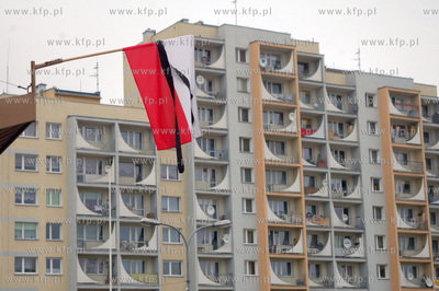 Zaloba narodowa po katastrofie prezydenckiego samolotu...