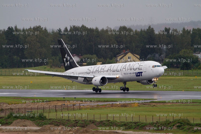 Remont warszawskiego lotniska na Okeciu spowodowal...