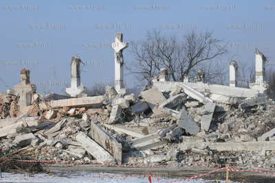 Gdynia. Rozbiorka magazynu portowego pomiedzy ulicami...