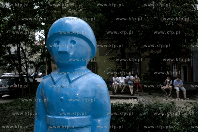 Rzezby tajemniczych niebieskich zolnierzykow pojawily...