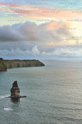 Irlandia, Klify Mocheru. Nz. polozone w hrabstwie Clare,...