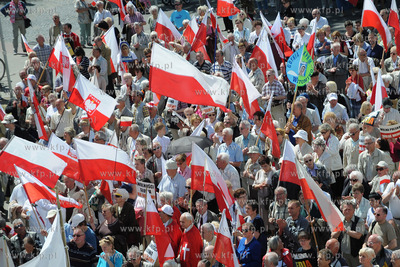 Po mszy w intencji ojczyzny z kosciola OO Redemptorystow...