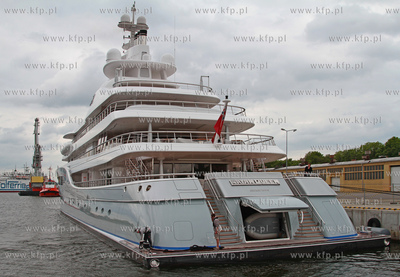 W gdanskim porcie, przy nabrzezu Obroncow Westerplatte,...