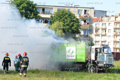 Pozar smieciarki Sanipor na ulicy Slaskiej w Gdyni....