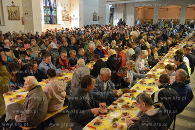 Sniadanie Wielkanocne w dolnym kosciele OO. Franciszkanow...