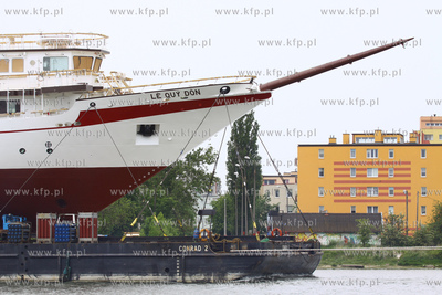 Transport kadluba do portu wewnetrzego w Gdansku szkolnego...