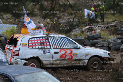 ZYWE TRUPY GRASOWAŁY W KOLIBKACH. Kolejna 14. juz...