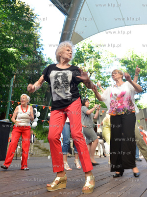 Sopot. Międzypokoleniowa potańcówka w Operze Leśnej....