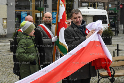 Uroczystosci na rynku w Kościerzynie z okazji 102....