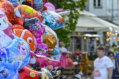 Sopot. Sloneczna i ciepla niedziela w Sopocie sprzyjala...