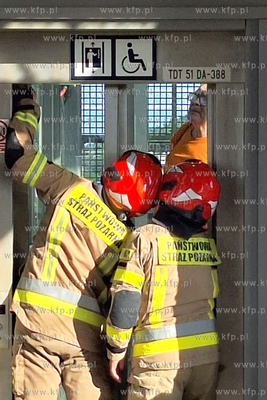 Mężczyzna utknął w windzie na przystanku SKM Rumia...