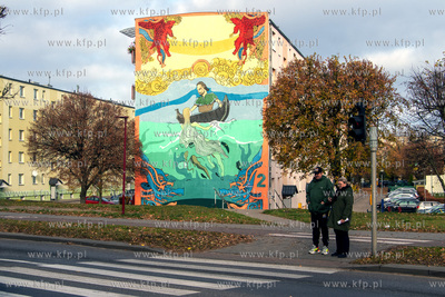 Mural według projektu  Maxim Steinke na elewacji bloku...