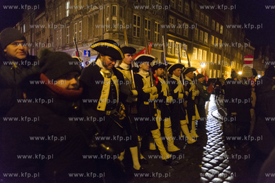 Gdańsk. Przemarsz konduktu żałobnego z trumną zamordowanego...