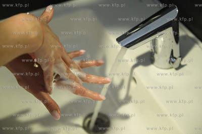 Mycie rąk. ***Zdjęcia ilustracyjne*** 06.03.2020...