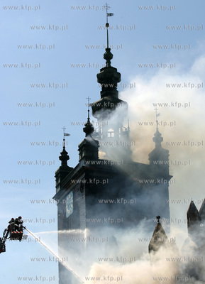 Pozar zabytkowego kosciola sw Katarzyny w Gdansku.
Nz....