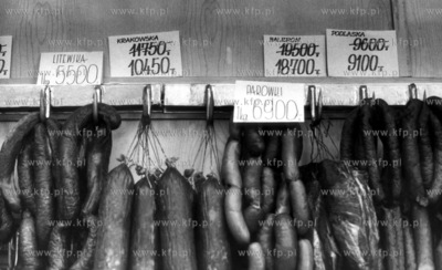 W sklepie miesnym.  1989 Fot. Zbigniew Kosycarz / KFP