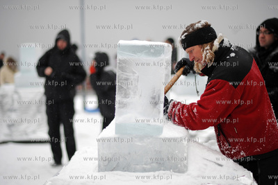 Gdynia, Bulwar Nadmorski. Festiwal rzezb lodowych....