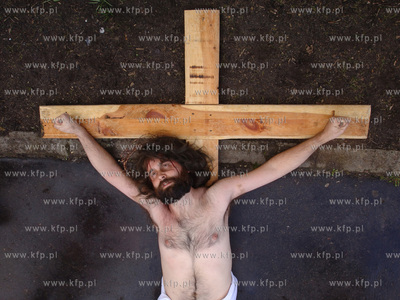 Wielki Piatek. Droga Krzyzowa na ulicach Gdanska. Jezus...