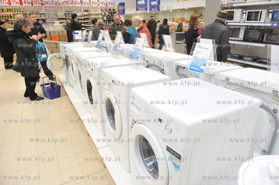 Oficjalne otwarcie dla klientow centrum handlowego...