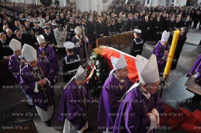 Bazylika Mariacka w Gdansku. Uroczystosci pogrzebowe...