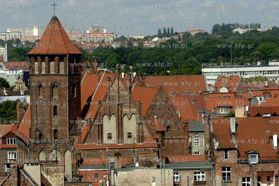 Gdansk.Widok z wiezy kosciola sw. Jana na kosciol sw....