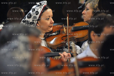Koncert koled w wykonaniu zespolu Mazowsze w kosciele...
